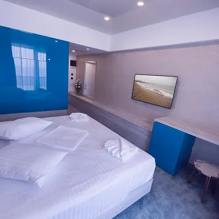 Alexandra Hotel 4*