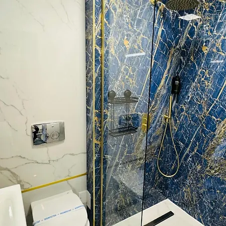 Alexandra Hotel 4*